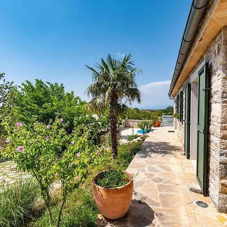 3 Bedroom Beautiful In Lisicic