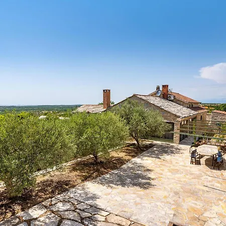 3 Bedroom Beautiful In Lisicic Lisicici