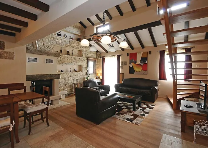 3 Bedroom Beautiful In Lisicic 펜션 *