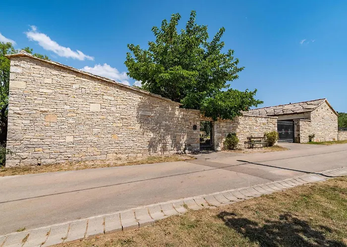 3 Bedroom Beautiful In Lisicic Lisicici