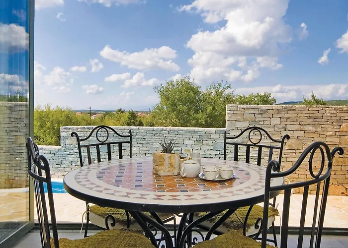 3 Bedroom Beautiful In Lisicic