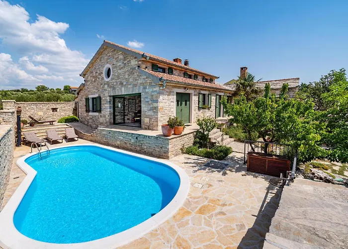 3 Bedroom Beautiful In Lisicic Lisicici