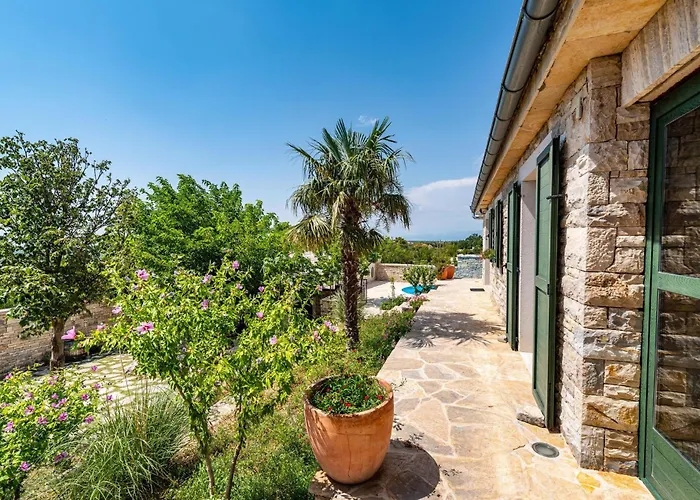 3 Bedroom Beautiful In Lisicic