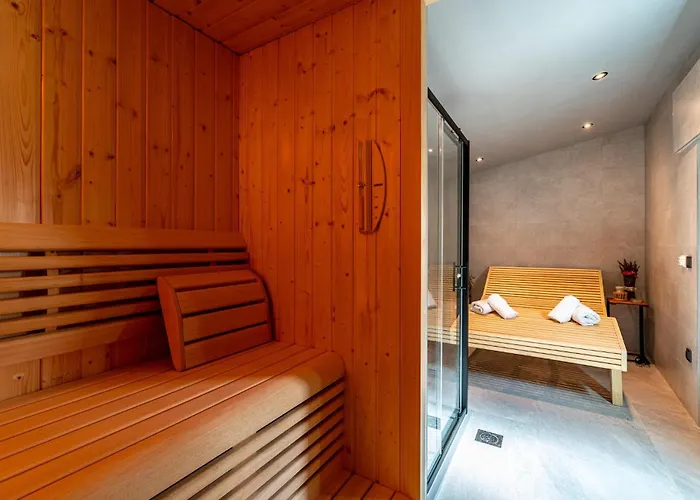 3 Bedroom Beautiful In Lisicic 펜션