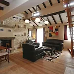 3 Bedroom Beautiful In Lisicic Vakantiehuis *