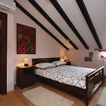 3 Bedroom Beautiful In Lisicic Vakantiehuis