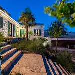 3 Bedroom Beautiful In Lisicic Vakantiehuis Lisicici