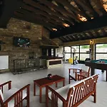3 Bedroom Beautiful In Lisicic Vakantiehuis