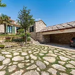 Vakantiehuis 3 Bedroom Beautiful In Lisicic