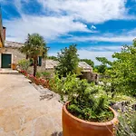 Vakantiehuis 3 Bedroom Beautiful In Lisicic
