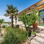 3 Bedroom Beautiful In Lisicic Lisicici