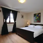 3 Bedroom Beautiful In Lisicic Vakantiehuis *