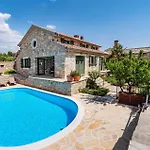 3 Bedroom Beautiful In Lisicic Lisicici