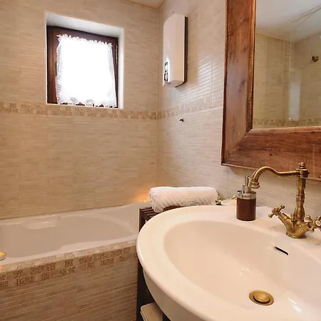 3 Bedroom Beautiful In Lisicic * Lisicici