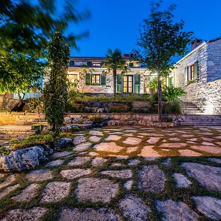 3 Bedroom Beautiful In Lisicic *