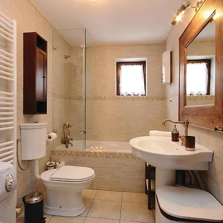 3 Bedroom Beautiful In Lisicic * Lisicici