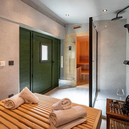 3 Bedroom Beautiful In Lisicic Hébergement de vacances *