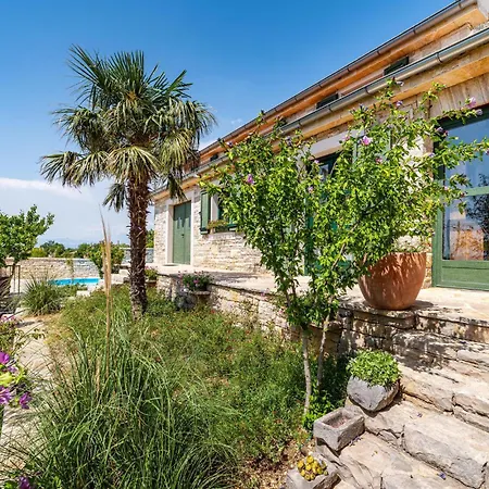 3 Bedroom Beautiful In Lisicic Lisicici