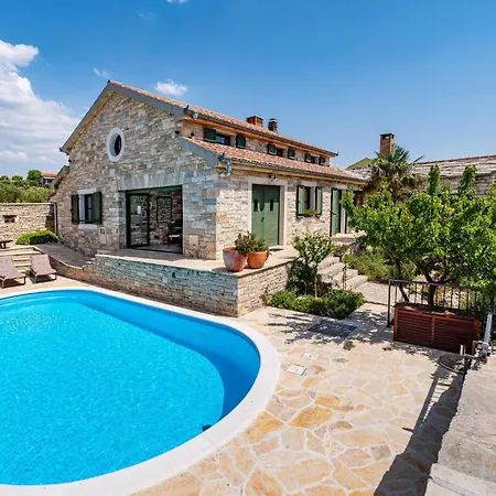 3 Bedroom Beautiful In Lisicic Lisicici