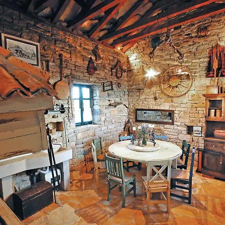3 Bedroom Beautiful In Lisicic * Lisicici