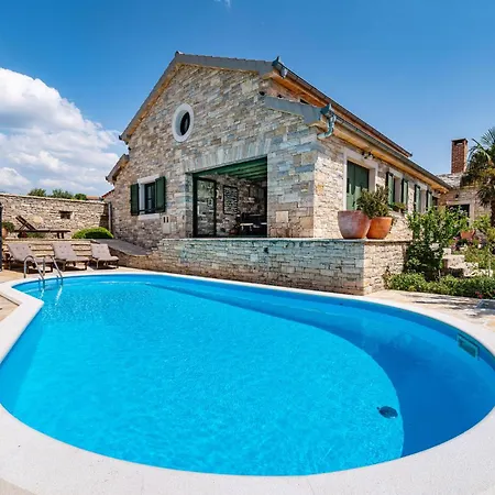 Hébergement de vacances Belle Maison Avec Sauna à Lisicic Lisicici