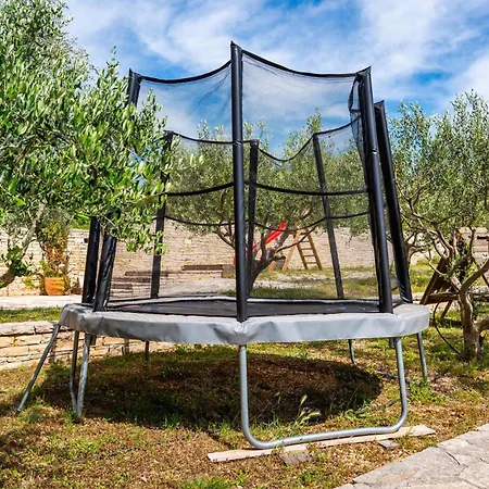 3 Bedroom Beautiful In Lisicic * Lisicici