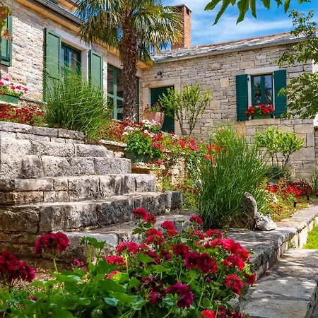 3 Bedroom Beautiful In Lisicic *