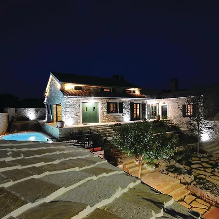 Belle Maison Avec Sauna à Lisicic Hébergement de vacances *
