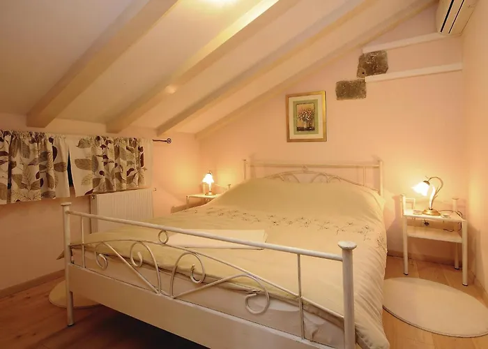 Vikendica 3 Bedroom Beautiful In Lisicic