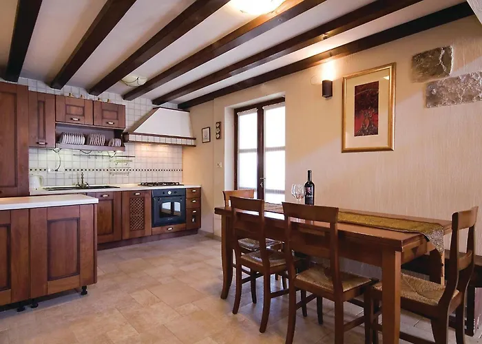 3 Bedroom Beautiful In Lisicic Lisicici
