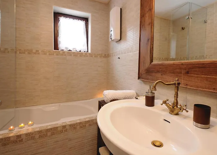 3 Bedroom Beautiful In Lisicic * Lisicici