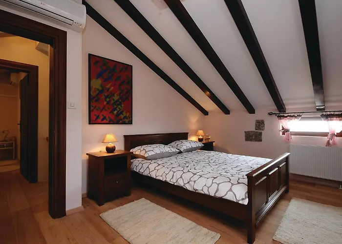 3 Bedroom Beautiful In Lisicic Vikendica