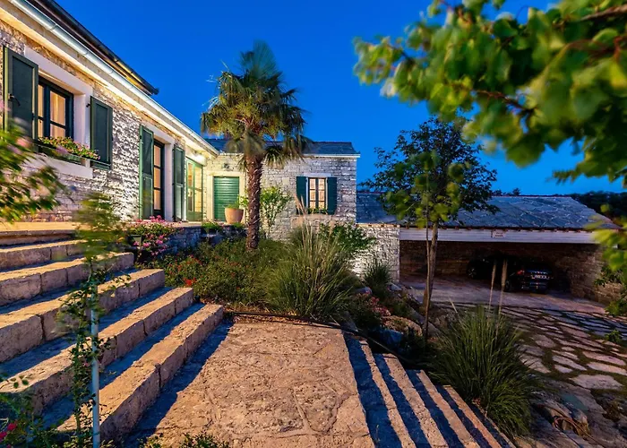 3 Bedroom Beautiful In Lisicic Σπίτι διακοπών Lisicici