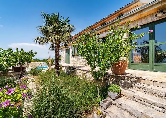 3 Bedroom Beautiful In Lisicic Lisicici