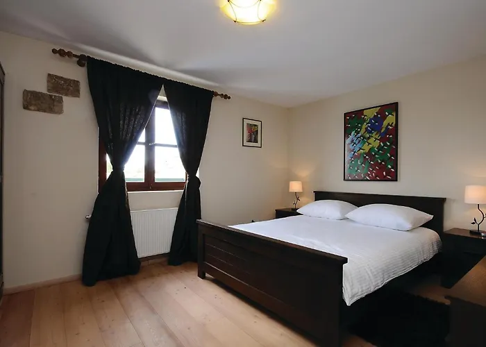 3 Bedroom Beautiful In Lisicic Σπίτι διακοπών *
