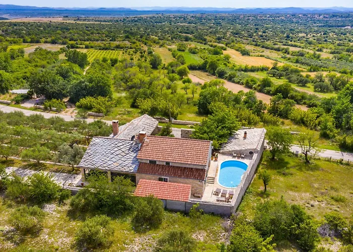 3 Bedroom Beautiful In Lisicic *