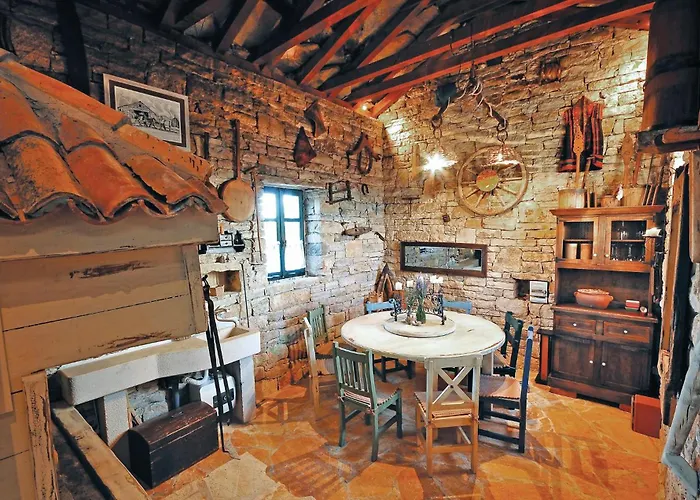 3 Bedroom Beautiful In Lisicic * Lisicici
